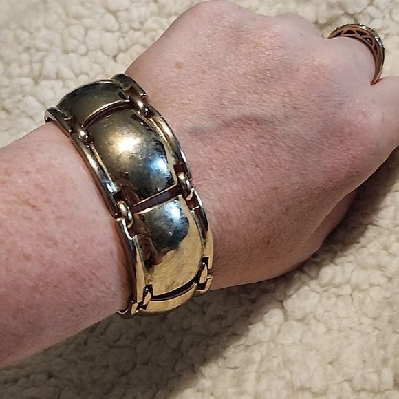 Vintage Gold Tone Chunky Monet Bracelet - Picture 9 of 9